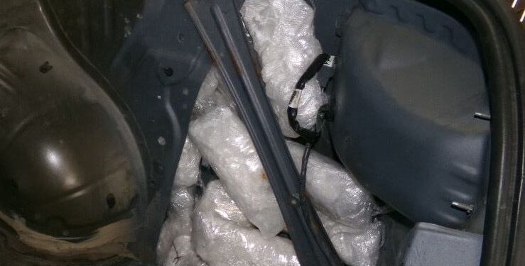 Decomisan armas, droga y dinero en la garita de San Ysidro