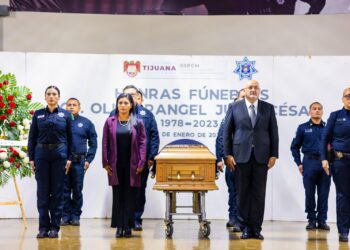 Despiden con honras fúnebres al oficial Julio César Oliva