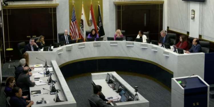 Junta de Supervisores rechaza el plan para cambiar las reglas de comentarios públicos