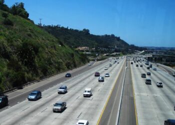 Continúan los cierres de hasta 3 carriles en la I-8 en dirección oeste para esta noche