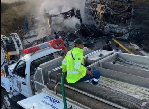 Accidente en carretera de Sinaloa deja al menos 19 muertos