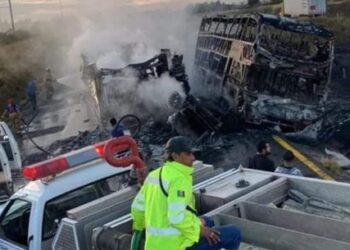 Accidente en carretera de Sinaloa deja al menos 19 muertos