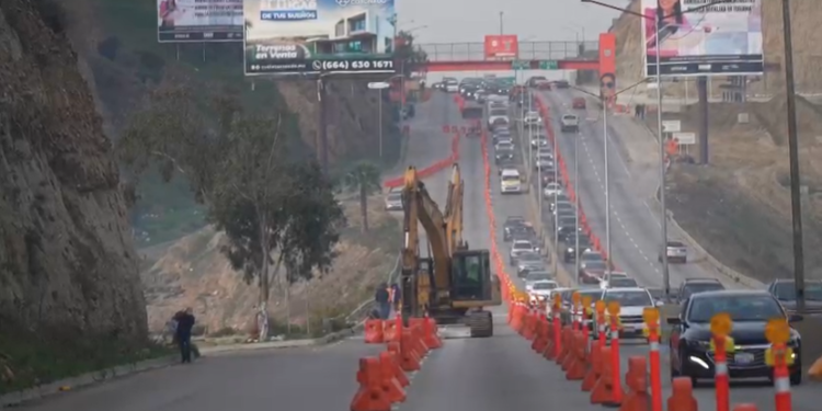 Obras congestionan el acceso a Playas de Tijuana