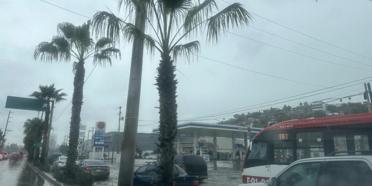 Lluvias provocan encharcamientos en Tijuana