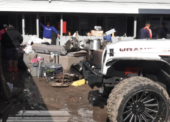 Residentes de Mountain View exigen respuesta de la ciudad tras hogares inundados