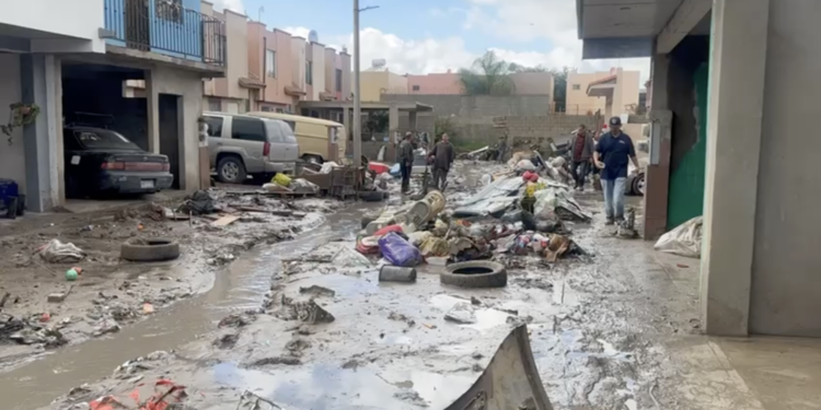 Vecinos de Riberas del Bosque sufren los estragos de la inundación