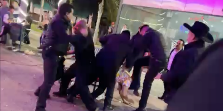 Guardias de Las Pulgas arremeten a golpes contra una mujer y dos hombres