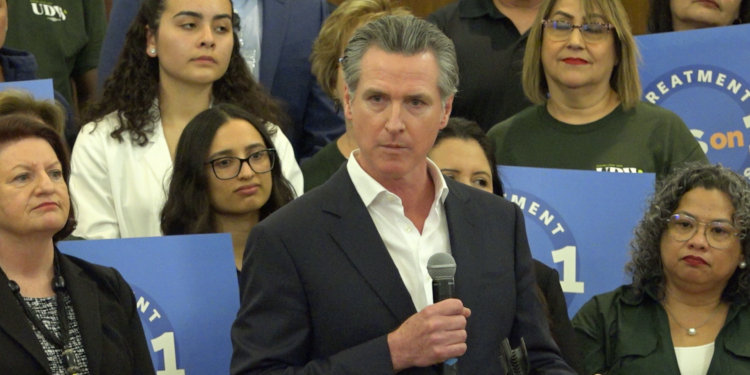 Gobernador Newsom visita San Diego para obtener apoyo de la controversial Proposición 1