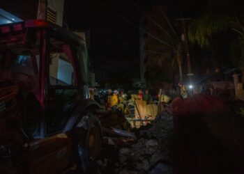Rescatan a trabajador de la CESPT que quedó atrapado en una zanja