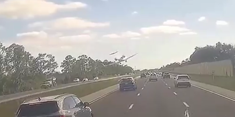 Jet privado se estrella en carretera de Naples, Florida