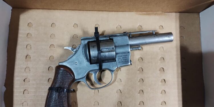 Sujeto asaltó a un ciudadano a punta de pistola