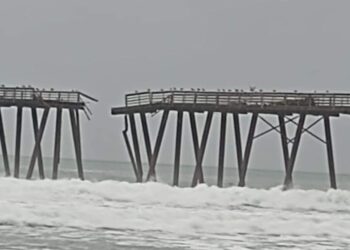 El muelle de Rosarito amanece destruido