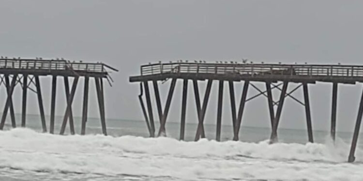 El muelle de Rosarito amanece destruido