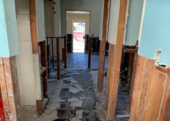 Eliminan tarifas de reconstrucción para residentes afectados por inundaciones