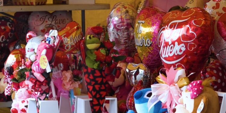 Realizan operativos en comercios por gran afluencia por día de San Valentín