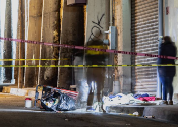 Transportaban el cadáver de una mujer en un carrito de mandado
