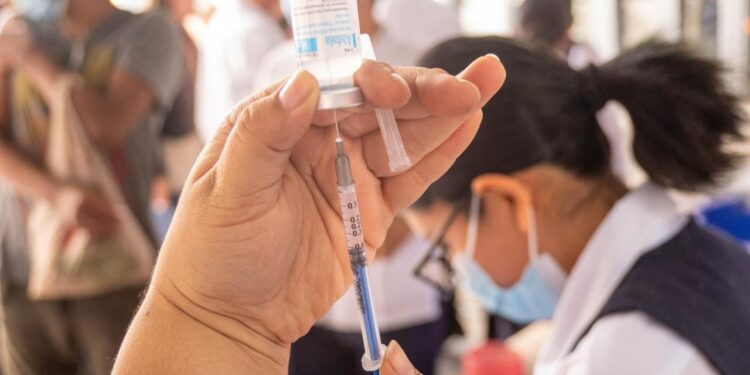 Continúa disponible vacuna contra el Covid-19 en Baja California