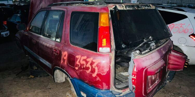 Localizan nueve vehículos robados en un yonque de Tijuana