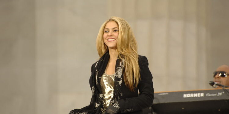 Shakira ofrece concierto gratuito en Times Square