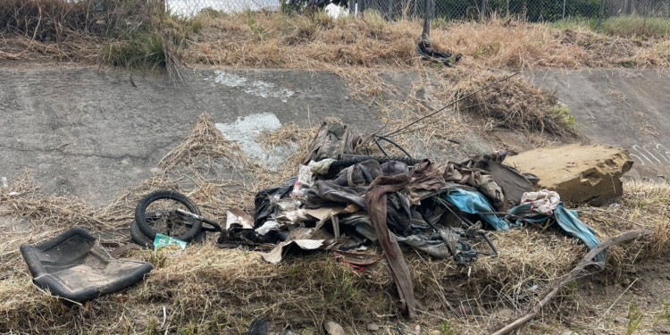 Hasta 1,000 dólares de multa a quienes arrojen basura en canales y desagües pluviales