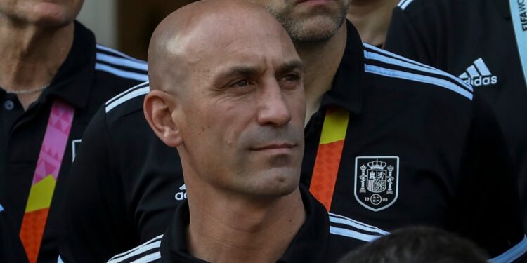 Luis Rubiales enfrenta 2 años y medio de prisión por el beso a Jenni Hermoso