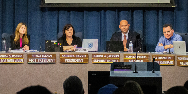 Distrito Escolar Unificado aprueba eliminación de más de 400 puestos de trabajo