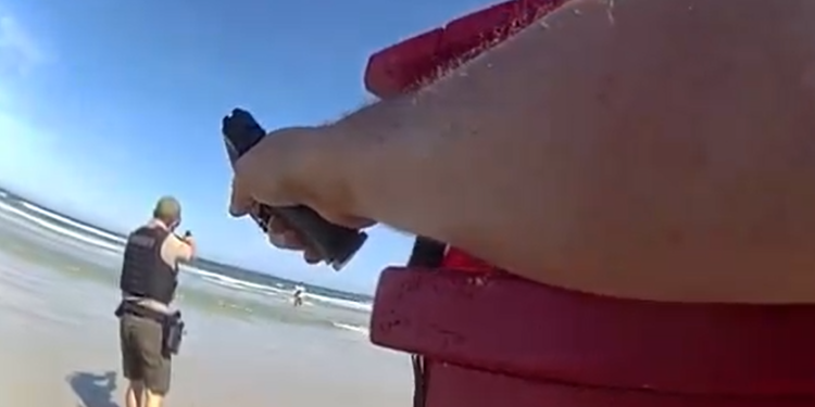 Adolescente es arrestado por sacar arma en playa de Florida