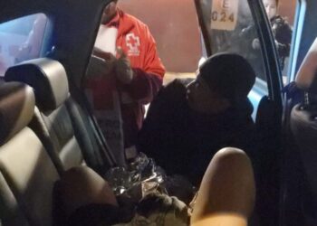 Mujer da a luz a bebé en un automóvil en Tijuana