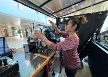 Ejemplo de mujer latina empresaria, que abrió su negocio en plena pandemia