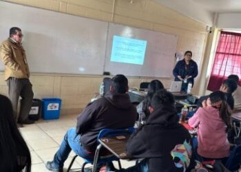 Realizan pláticas de prevención de embarazo a estudiantes de preparatoria