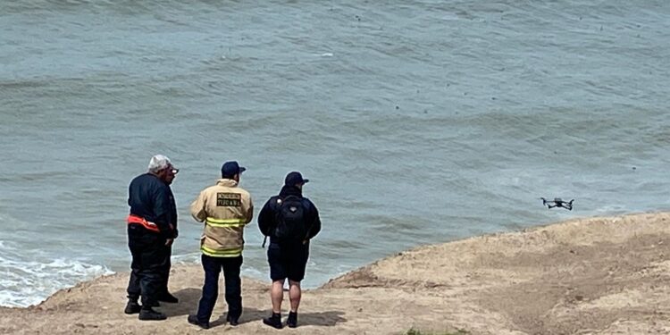 Buscan a joven que navegaba en embarcación en Playas de Tijuana