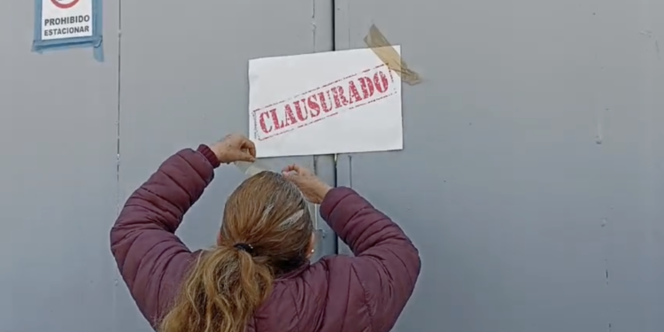 Militantes protestan y clausuran las oficinas de Morena en Tijuana