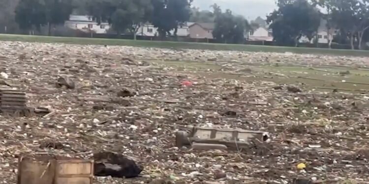 Más contaminación y más basura en las costas de Imperial Beach tras las lluvias