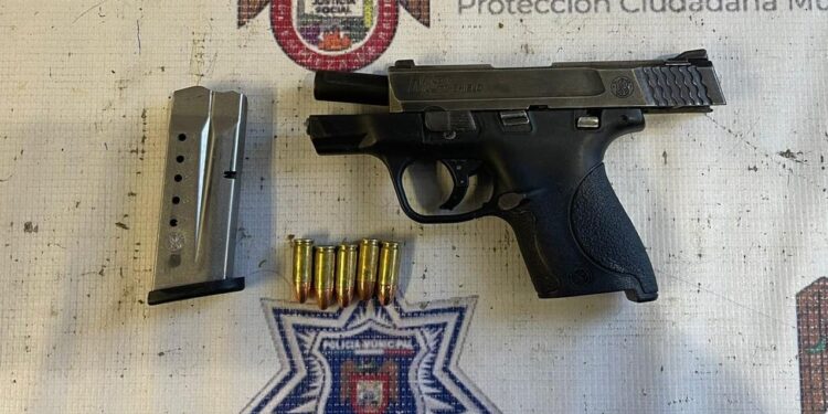 Menor es detenido por amenazar a un hombre con un arma