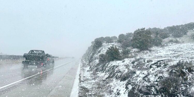 Protección Civil pide no acudir a la Rumorosa tras nevada