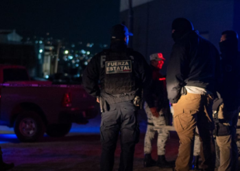 Encuentran camioneta con 5 cuerpos en la colonia Francisco Villa