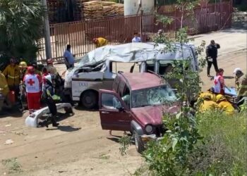 Accidente vehicular deja 2 muertos y 10 heridos en el bulevar 2000