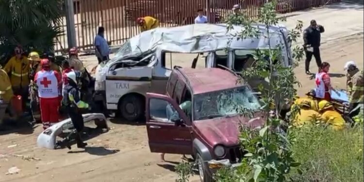 Accidente vehicular deja 2 muertos y 10 heridos en el bulevar 2000