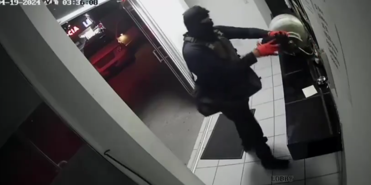 Con una mina de gas y una pistola intentó asaltar una casa de cambio