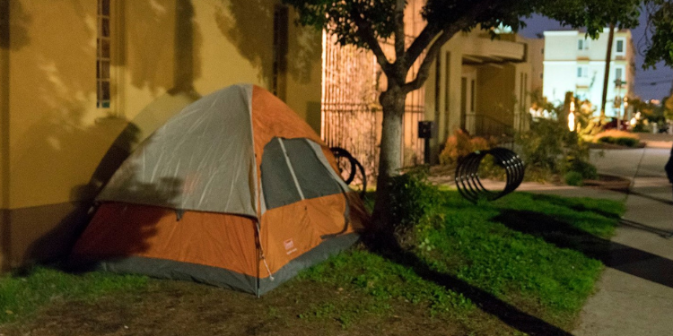 Corte Suprema decidirá sobre la prohibición de campamentos de personas sin hogar