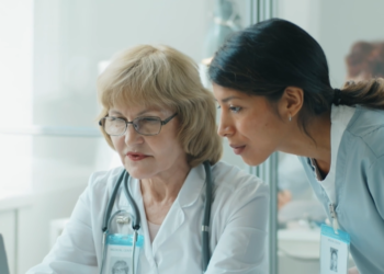 Ofrecen cursos gratuitos de enfermería a migrantes y solicitantes de asilo