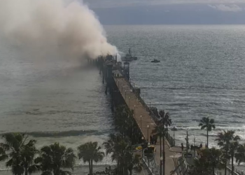 Podrían declarar emergencia local por incendio en muelle