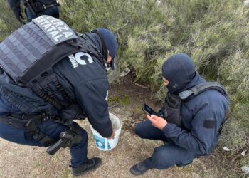 Unidad de la Fuerza Estatal cae en “poncha llantas” en la carretera a Tecate