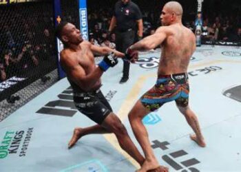 Alex Pereira retiene título de los semipesados de la UFC