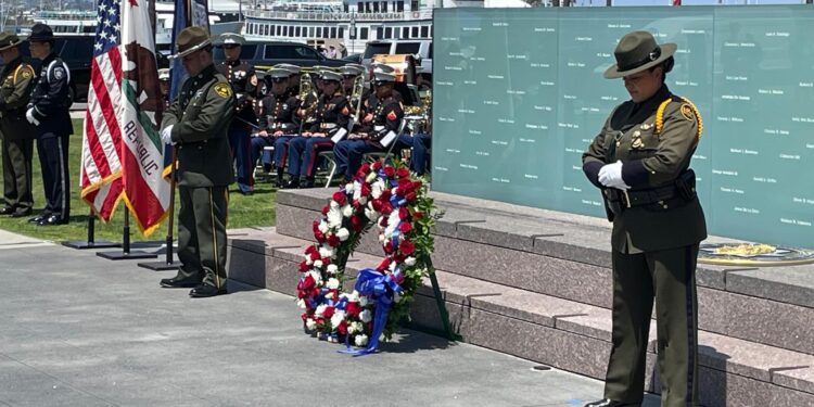 Realizan ceremonia conmemorativa a las fuerzas del orden del condado