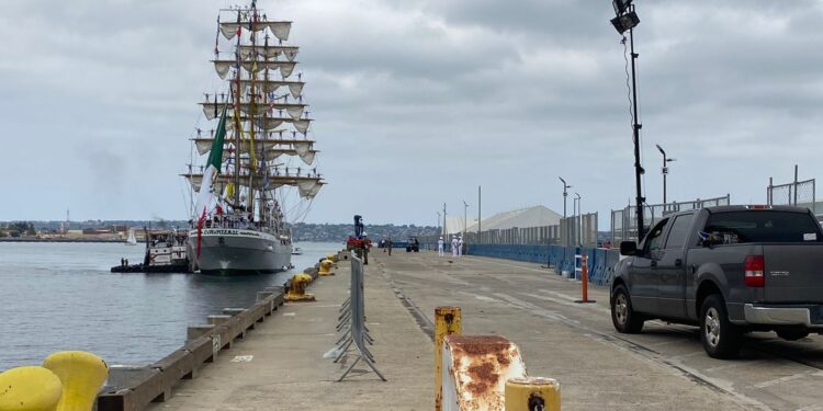 Llega buque mexicano “Cuauhtémoc” a San Diego