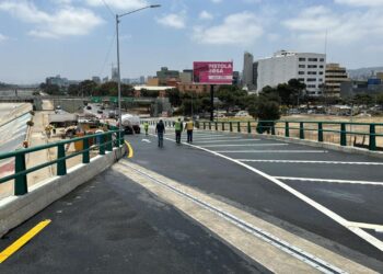 Puente vehicular El Chaparral reabre con un solo carril de circulación