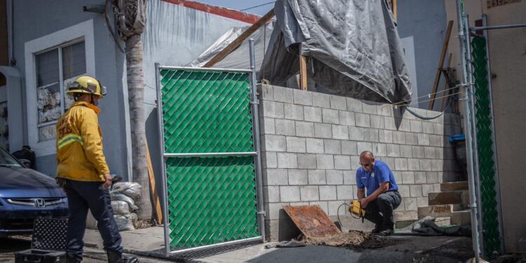 Evacúan kínder de Tijuana por olor a solvente