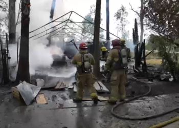 Incendio arrasa con comercios cercanos a Palacio Municipal