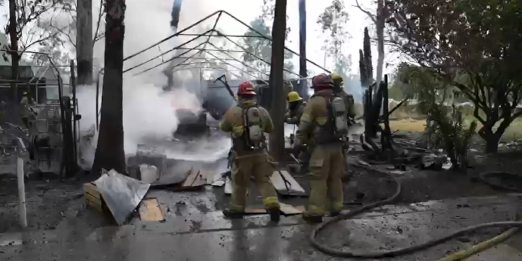 Incendio arrasa con comercios cercanos a Palacio Municipal